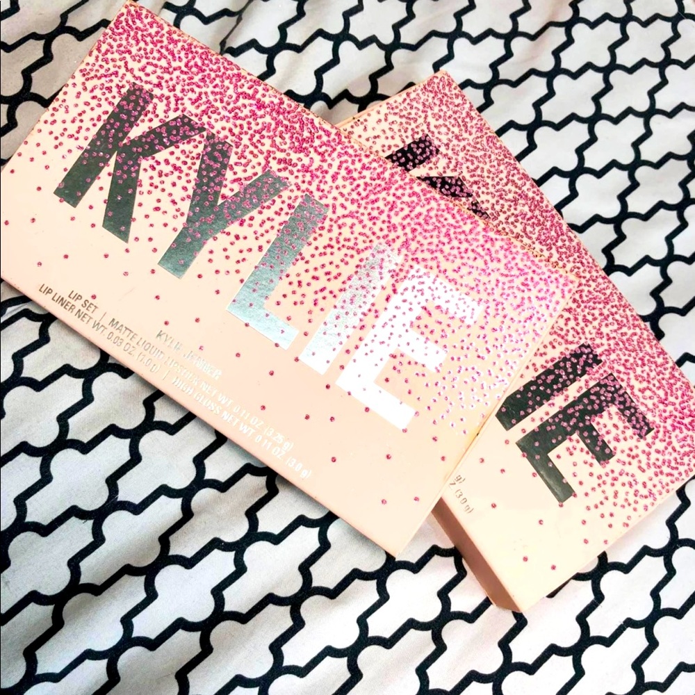 Kylie lip set